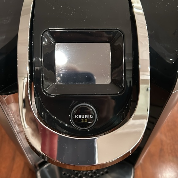 Keurig 2.0 with coffee pot, pod carousel, and a selection of coffees. - Picture 3 of 7